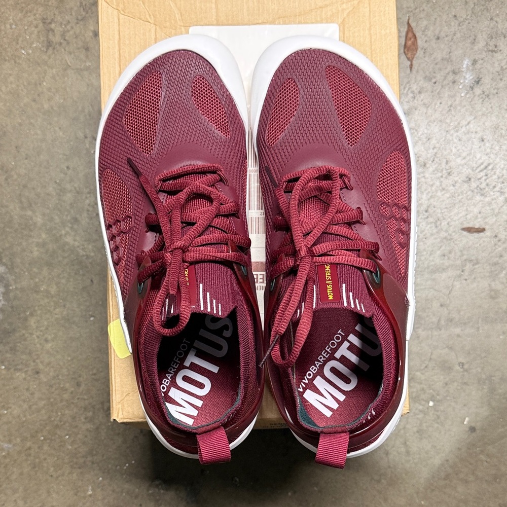 VIVOBAREFOOT Maroon Motus Strength